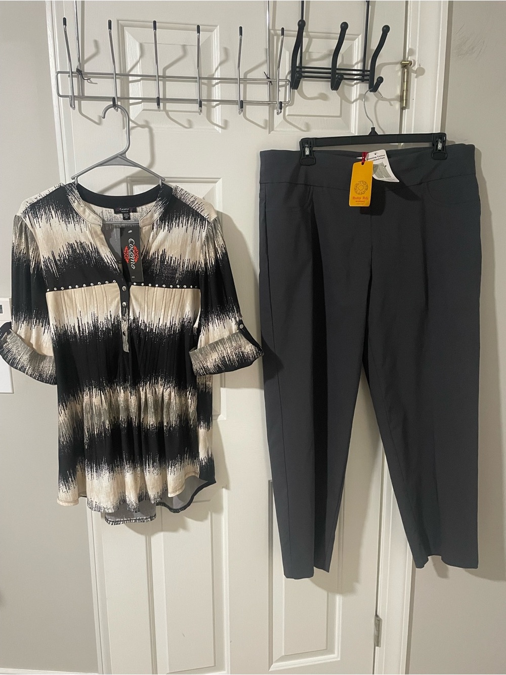 Black gray  & Cream Printed Blouse 2x and gray new 24w  Pants Outfit